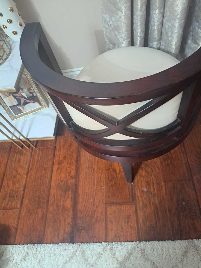 Set of occasional chairs..excellent condition - photo 4