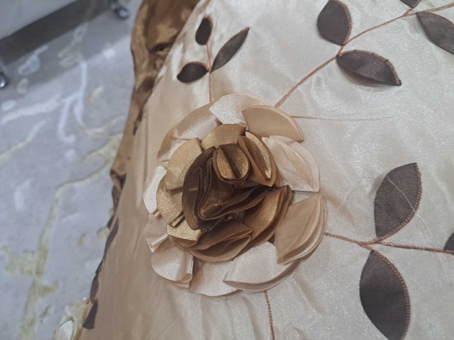 Brown and Gold Comforter - photo 2