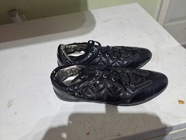 Women's Guess Shoes - Size 10