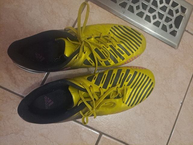 Men's Soccer Shoes - Size 9
