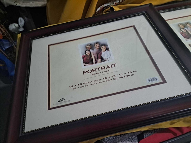 2 Uniek Portrait Frames - Dark Wood