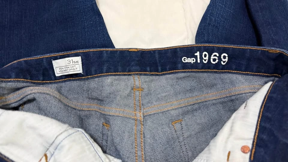 GAP 1969 "Real Straight" Premium Denim, Men, downtown Toronto - photo 3