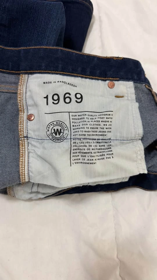 GAP 1969 "Real Straight" Premium Denim, Men, downtown Toronto - photo 5