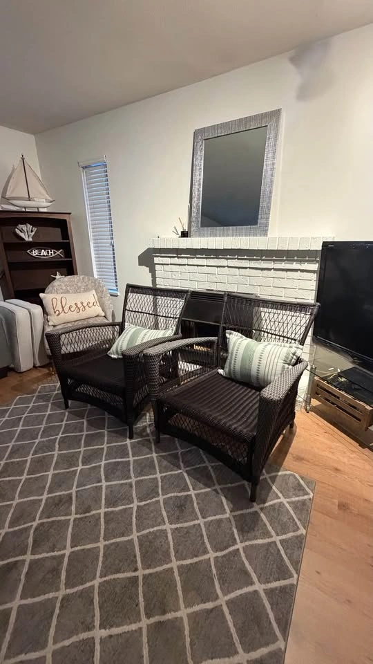 2 Large Outdoor Resin Chairs - photo 2