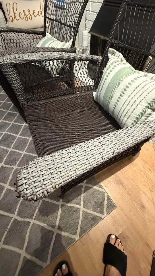 2 Large Outdoor Resin Chairs - photo 3