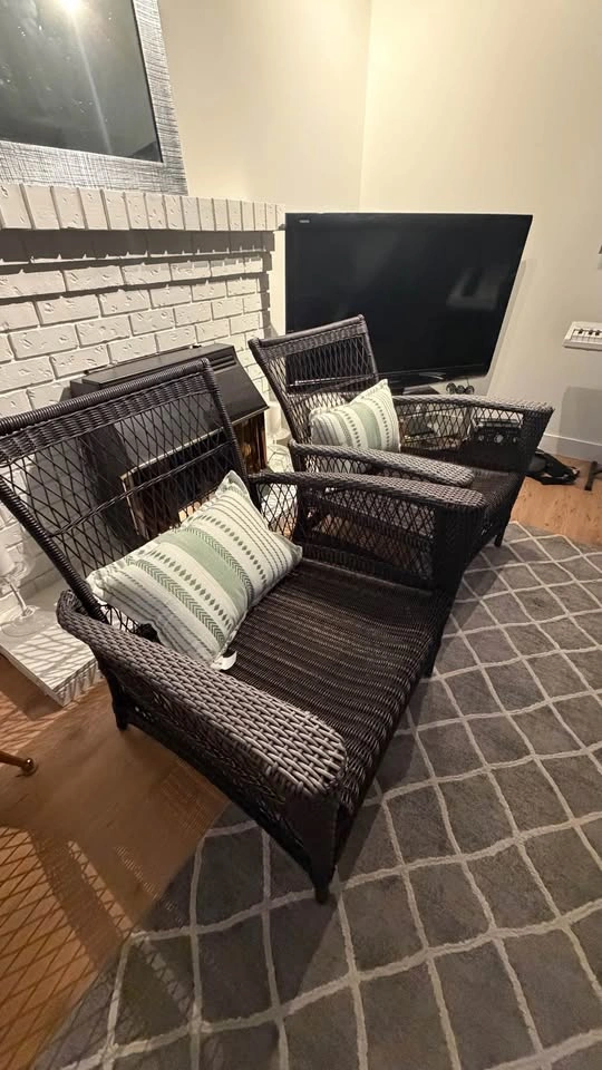 2 Large Outdoor Resin Chairs - photo 5