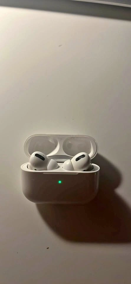 Apple AirPods Pro (Gen 1) - Authentic