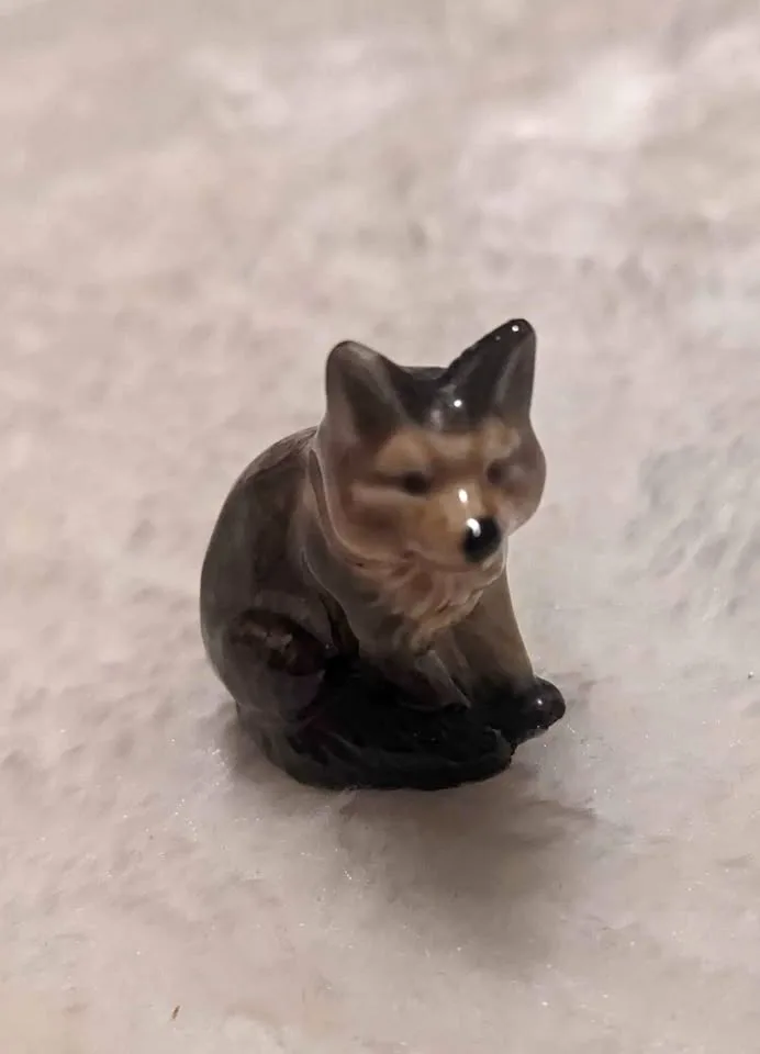 Vintage Wade of England Fox Figurine thumbnail