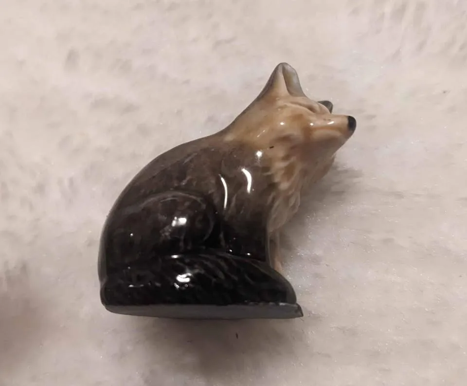 Vintage Wade of England Fox Figurine image indicator(2)