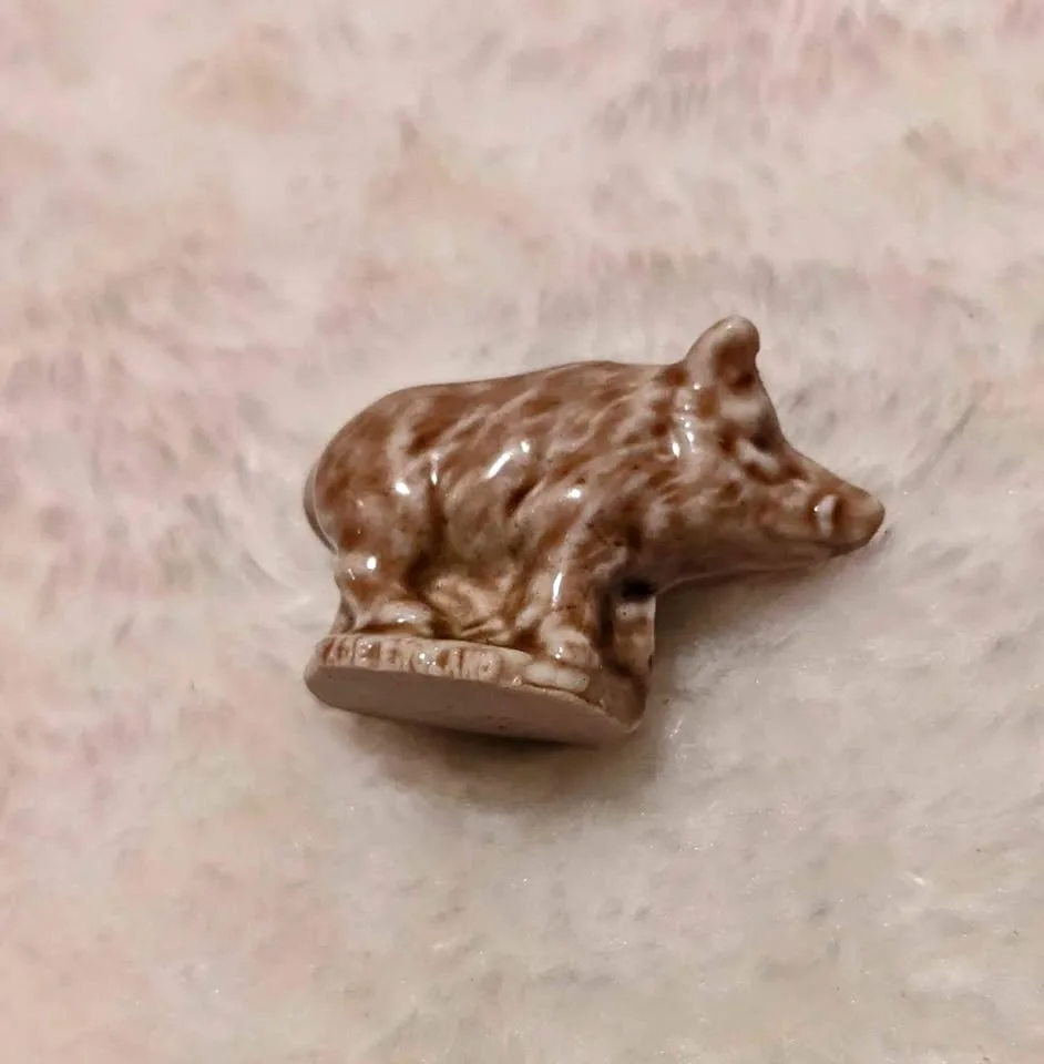 Vintage Wade of England Brown Pig Figurine thumbnail