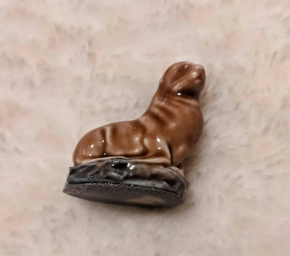 Vintage Wade of England Sea Lion Figurine image indicator(2)