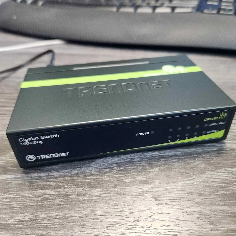5/8-Port Gigabit Network Switch (TRENDnet TEG-S50g, TEG-S80g)