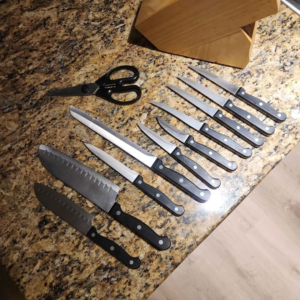 Knives and wood knife block - photo 2