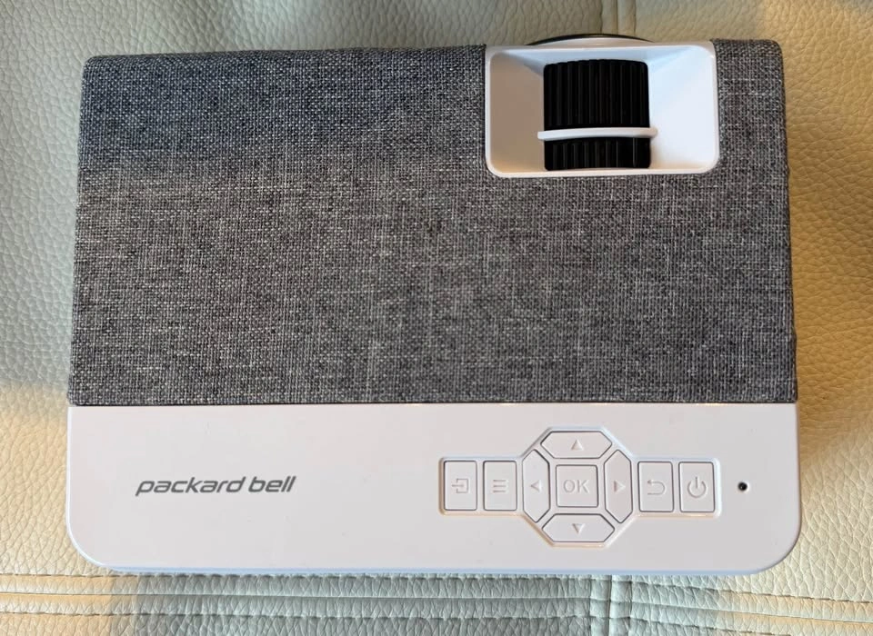 New Packard Bell Home Theater Projector & Screen Kit - photo 3