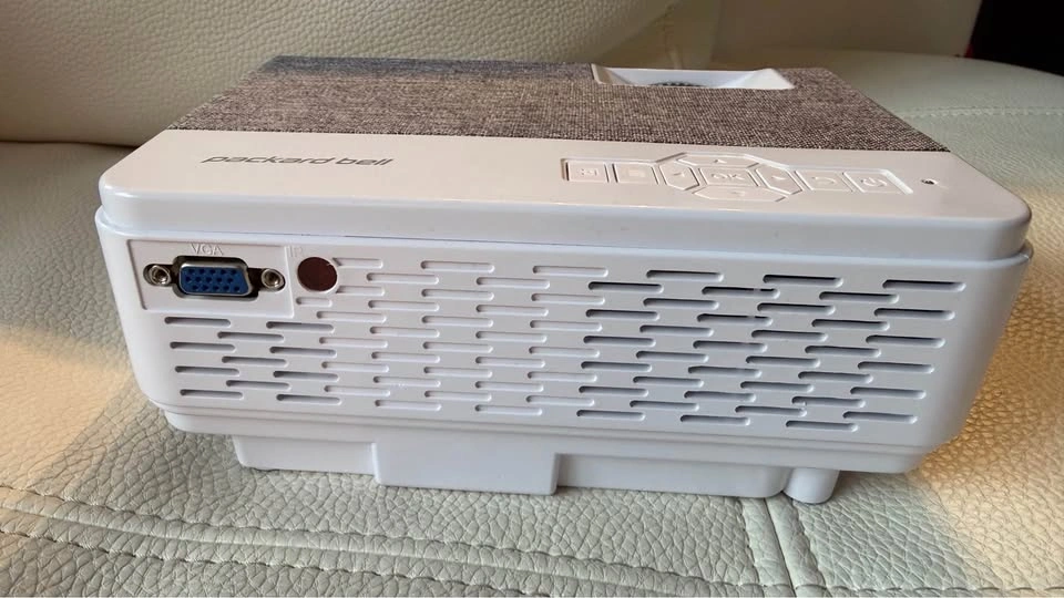 New Packard Bell Home Theater Projector & Screen Kit - photo 5