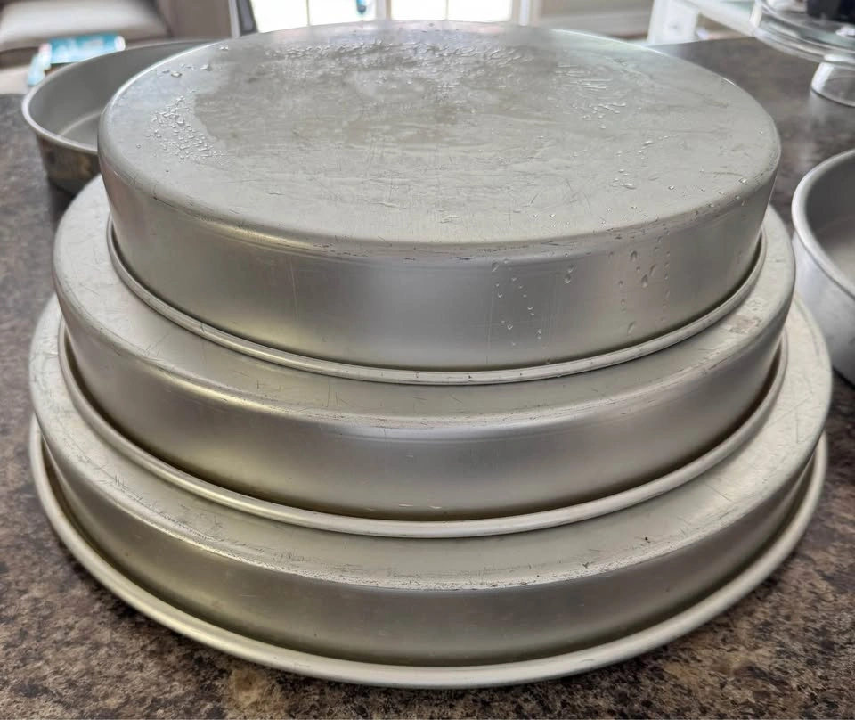 Wilton Cake Pans - photo 2