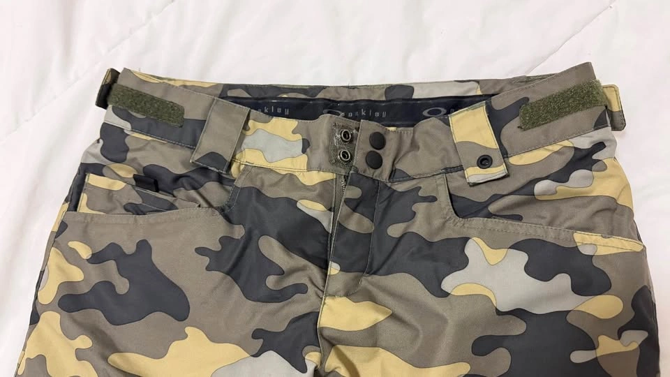 Oakley Snow Pants – Classic Camo ❄️ Men’s Small, Downtown Toront - photo 2