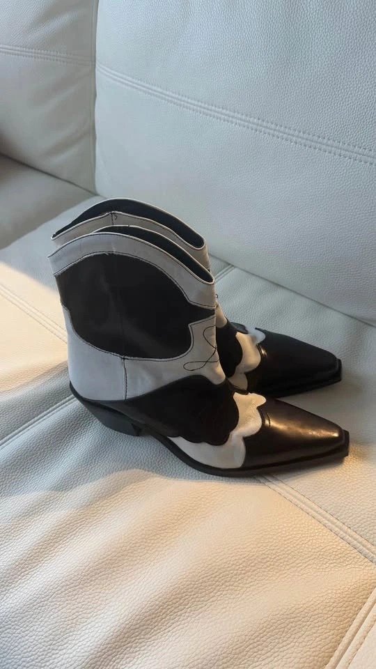 L’INTERVALLE Cowhide Ankle Boots – Size 40 women, downtown Toron - photo 2