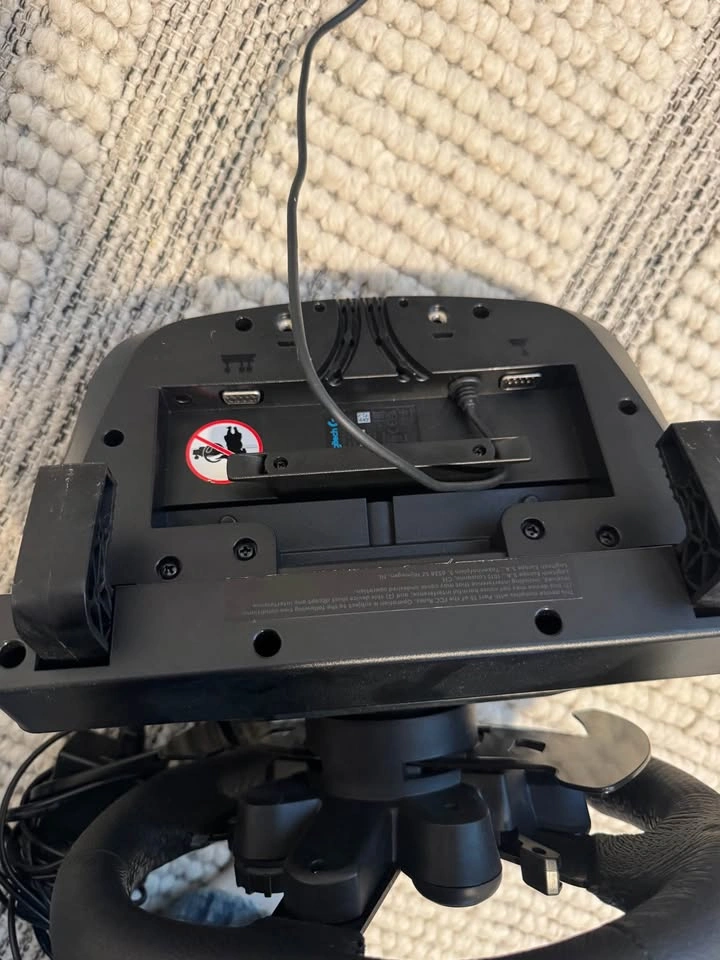 Logitech G923 Racing Wheel/Pedals/Shifter (PS5/PS4/PC) - photo 3