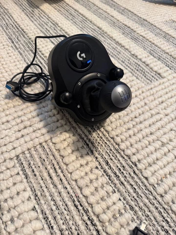 Logitech G923 Racing Wheel/Pedals/Shifter (PS5/PS4/PC) - photo 4