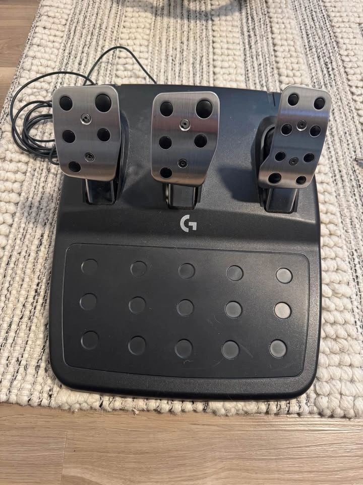 Logitech G923 Racing Wheel/Pedals/Shifter (PS5/PS4/PC) - photo 5