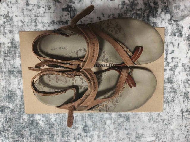 MERRELL SANDALS