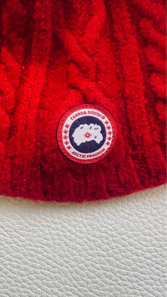 Authentic Canada Goose Beanie - Kids XS - photo 2
