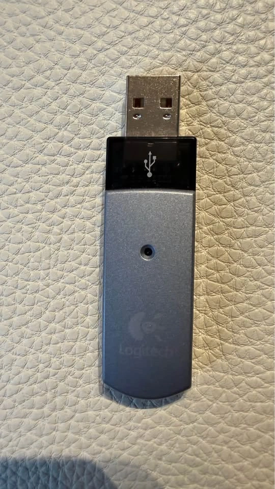 Logitech MediaPlay Cordless Mouse & USB Receiver - photo 4