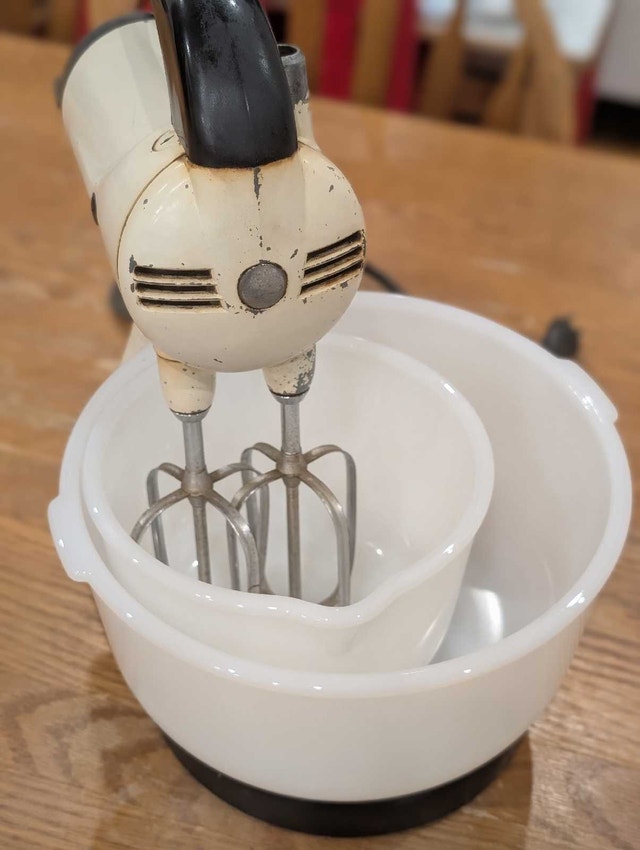Vintage Sunbeam Mixmaster Stand Mixer - photo 3
