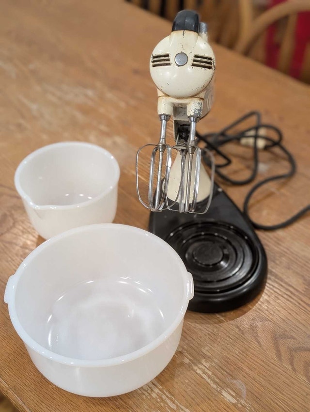 Vintage Sunbeam Mixmaster Stand Mixer - photo 4