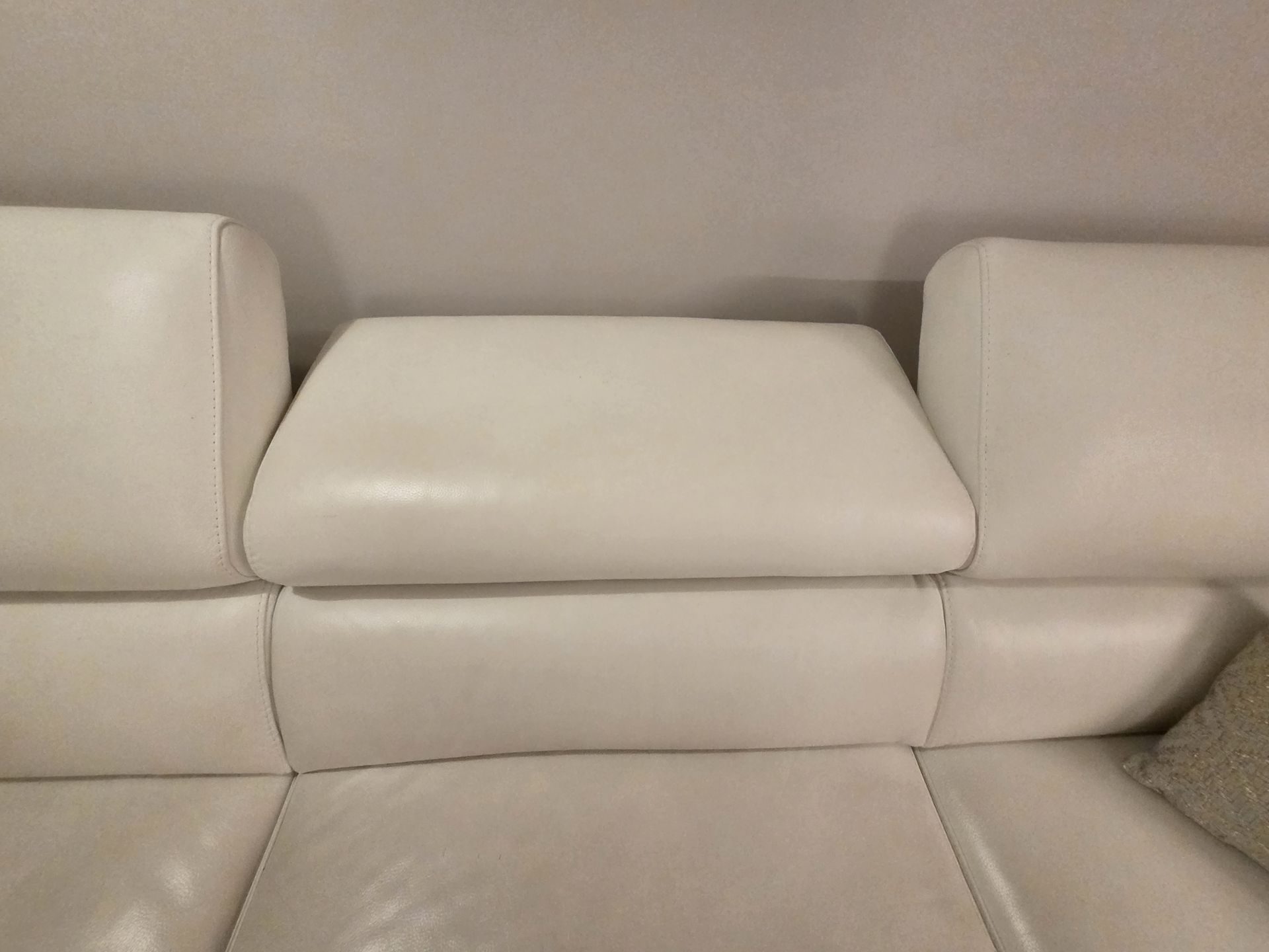 Bergamo Sectional Sofa (White) - photo 3