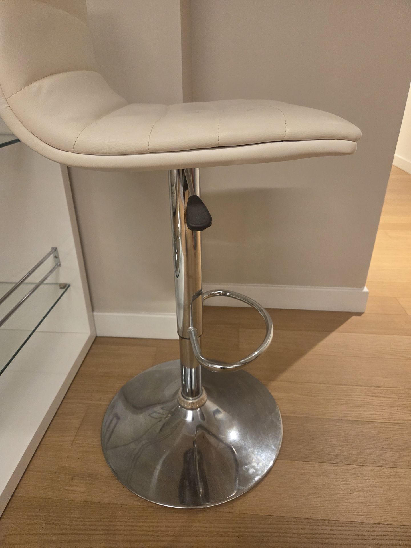 White Swivel Bar Stools (Set of 2) - photo 3