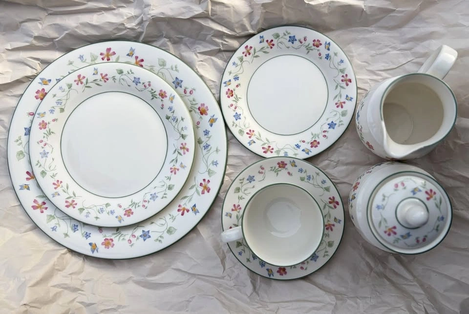 Royal Doulton Florentina 62-Piece English China Dinnerware Set
