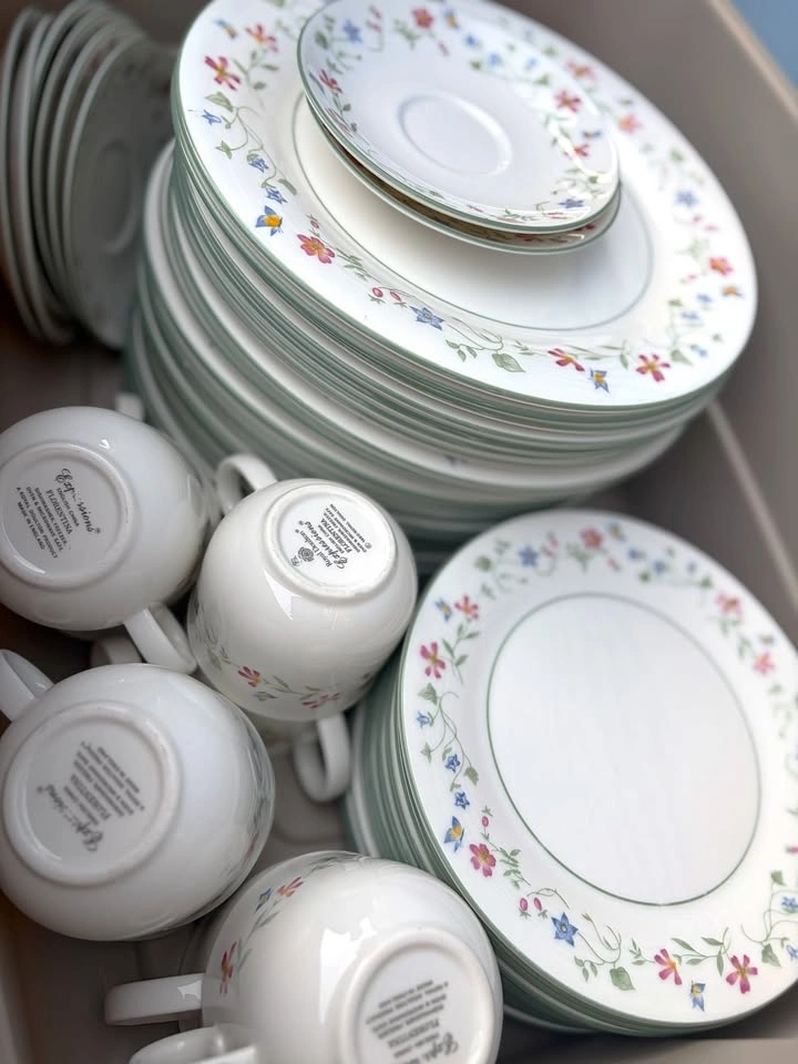 Royal Doulton Florentina 62-Piece English China Dinnerware Set - photo 2