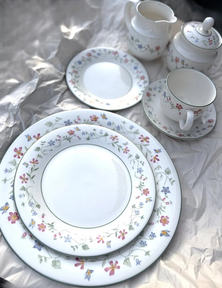 Royal Doulton Florentina 62-Piece English China Dinnerware Set - photo 5
