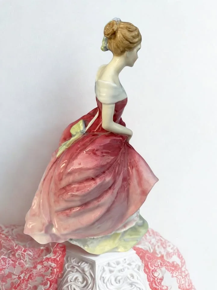 Royal Doulton Summer’s Day HN3378 Figurine - photo 4