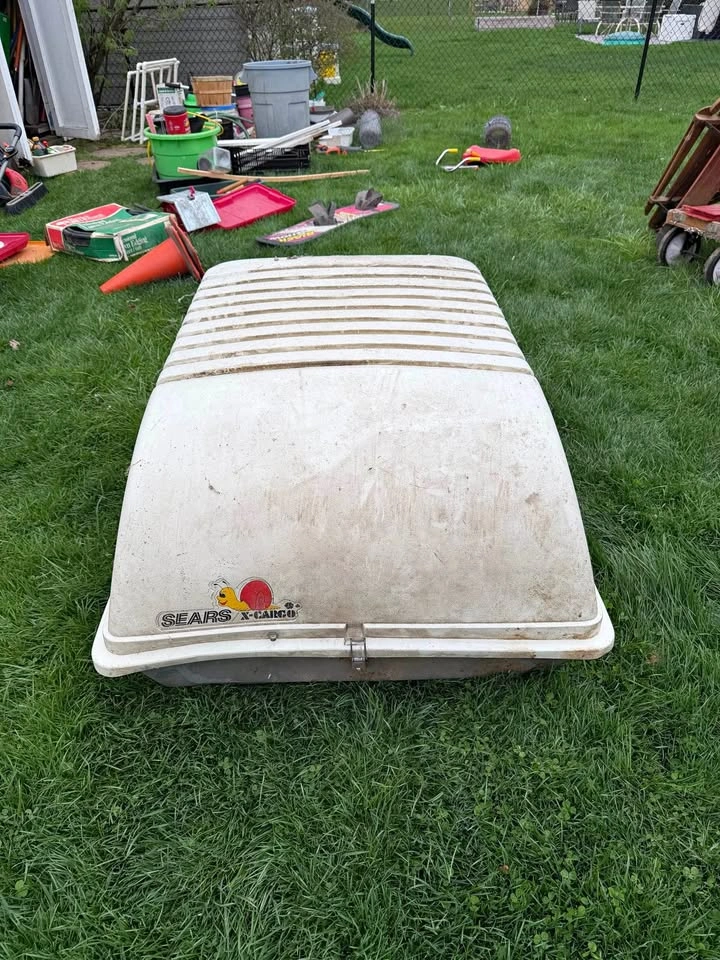 Cargo carrier for top of car