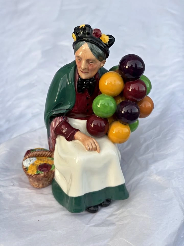 Royal Doulton Old Balloon Seller Figurine HN1315