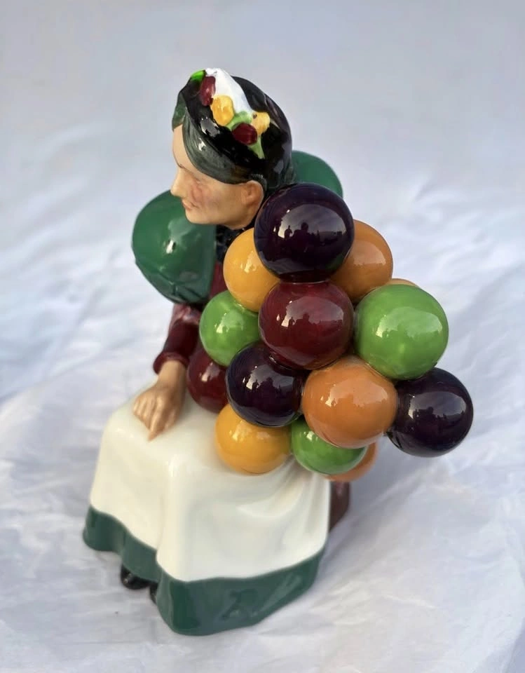 Royal Doulton Old Balloon Seller Figurine HN1315 - photo 2