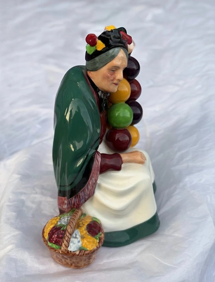 Royal Doulton Old Balloon Seller Figurine HN1315 - photo 3
