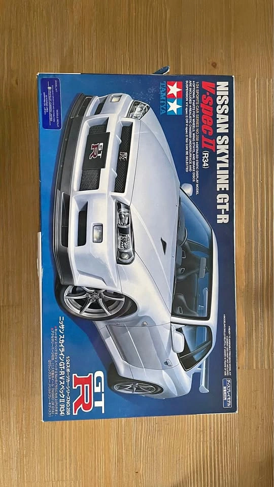 Tamiya 1/24 Nissan Skyline GT-R V-spec II (R34) Model Kit #24258