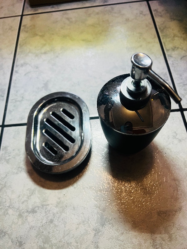 Liquid Soap Dispenser and Bar Soap Holder Combo - photo 2
