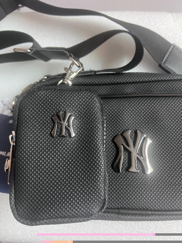 New York Yankees Black Crossbody Bag with Mini Pouch - photo 3
