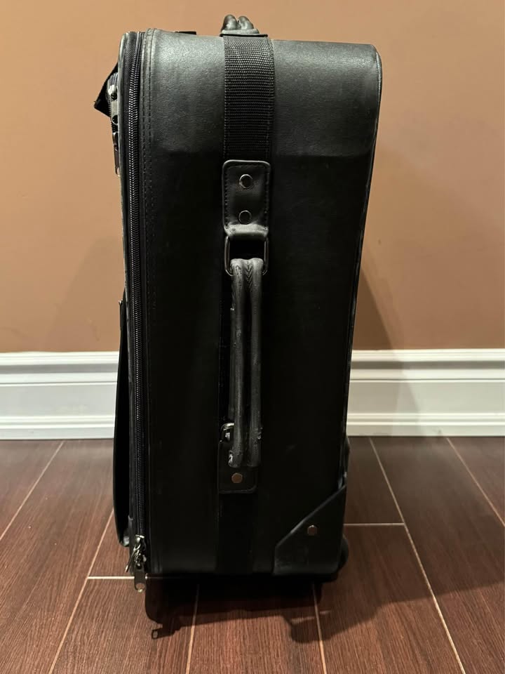 Bugatti Black carry on luggage - photo 2
