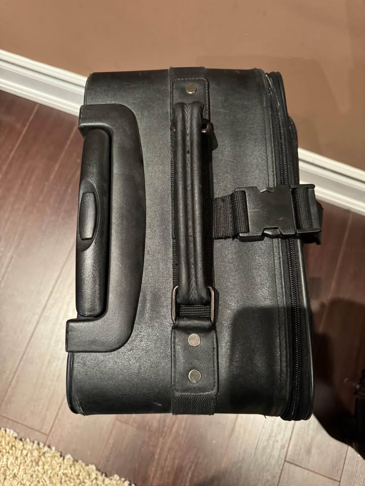 Bugatti Black carry on luggage - photo 4
