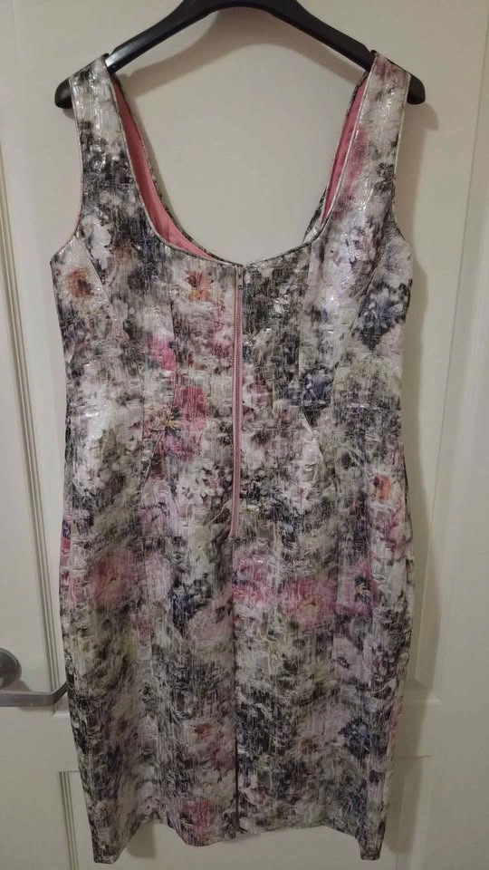 Stunning party dress for curves - photo 2