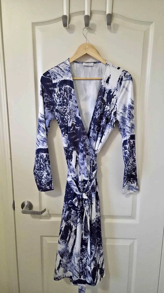 Aritzia/Babaton Wrap Dress Size L