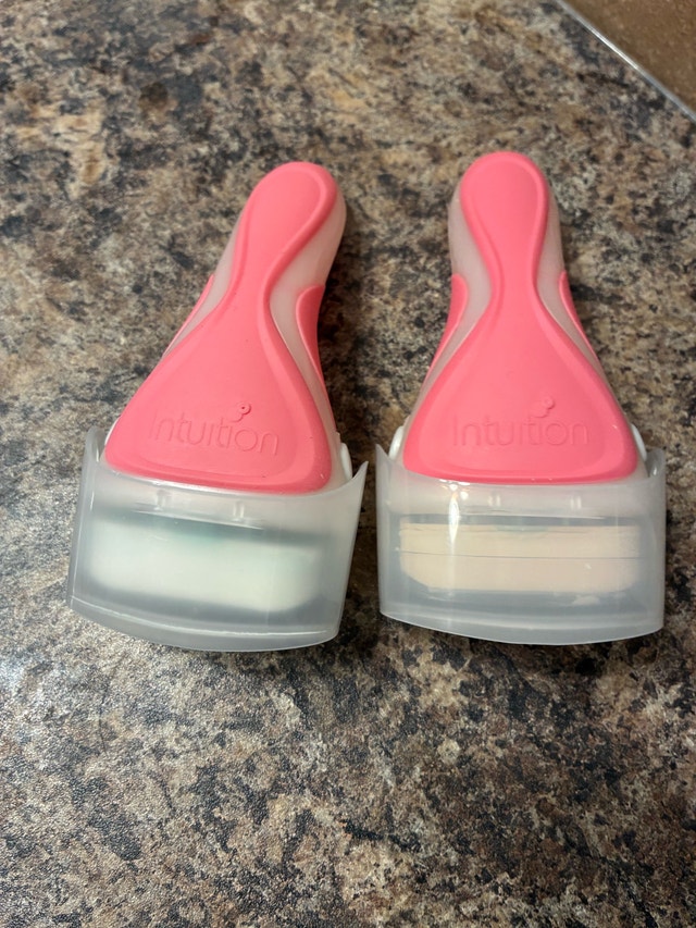 Cranston: Brand New Schick Intuition Razors