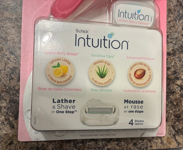 Cranston: Brand New Schick Intuition Razors - photo 2