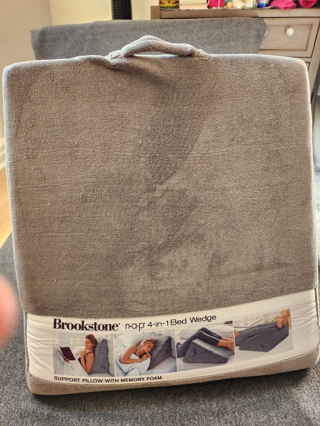 Brookstone 4-in-1 Bed Wedge Pillow - photo 3